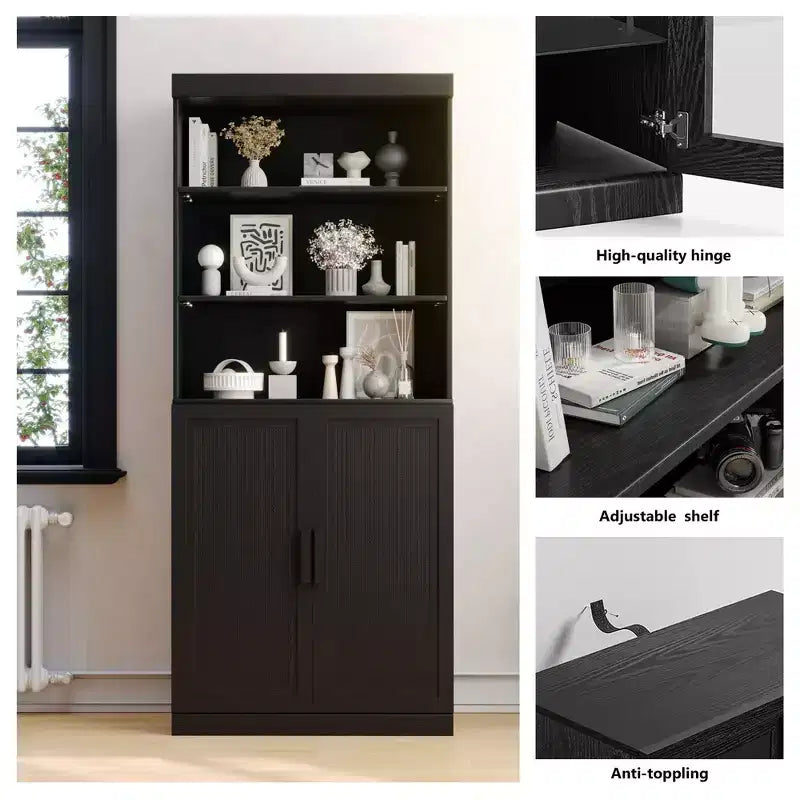 Grand meuble de rangement avec portes vitrées, au design élégant et raffiné. Il est à la fois pratique et esthétique.