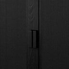 Grand meuble de rangement avec portes vitrées, au design élégant et raffiné. Il est à la fois pratique et esthétique.
