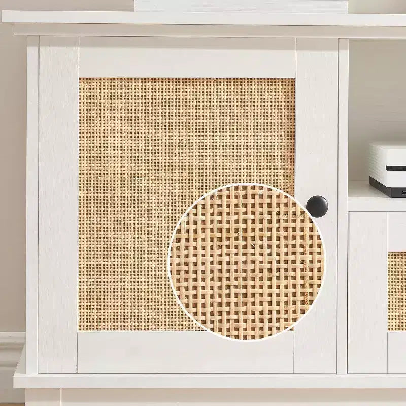 Meuble TV Moderne de 65 Pouces avec Portes en Rotin Tressé - Console Multimédia Élégante avec Étagères de Rangement pour Salon et Divertissement