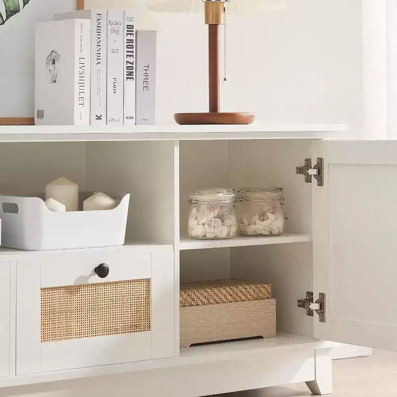Meuble TV Moderne de 65 Pouces avec Portes en Rotin Tressé - Console Multimédia Élégante avec Étagères de Rangement pour Salon et Divertissement