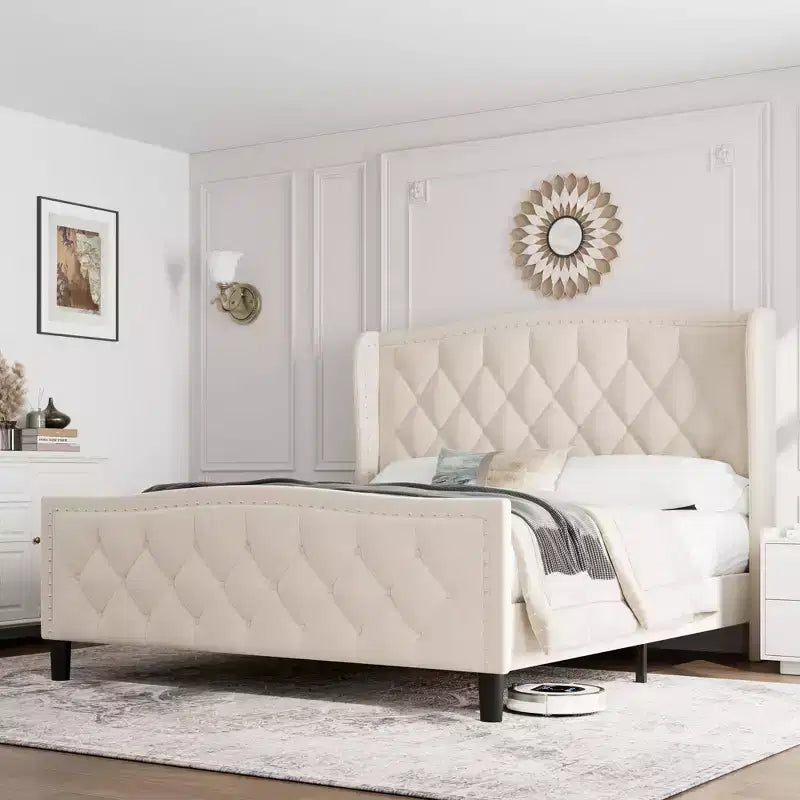 Lit plateforme pleine grandeur rembourré en velours avec tête de lit à oreilles