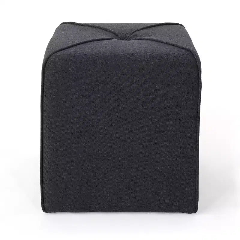 Pouffe carré Tammy en tissu moderne touffeté avec passepoil assorti