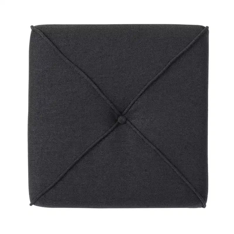 Pouffe carré Tammy en tissu moderne touffeté avec passepoil assorti