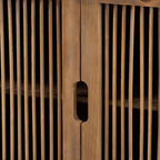 Meuble de rangement Clement à 2 portes avec brochettes en bois, couleur marron : Style bohème, étagères fixes, aucun assemblage requis