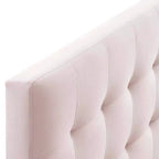 Tête de lit en velours capitonné de performance Queen Lily Biscuit
